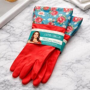 The Pioneer Woman pair of Breezy Blossoms and Heritage Floral Cleaning